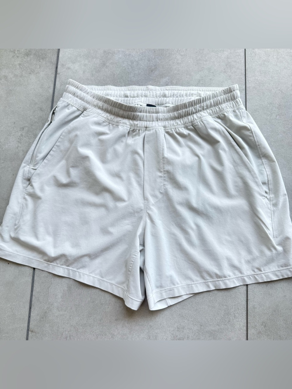 Lululemon men’s shorts medium light beige elastic waist zipper logo pull on - Picture 1 of 8